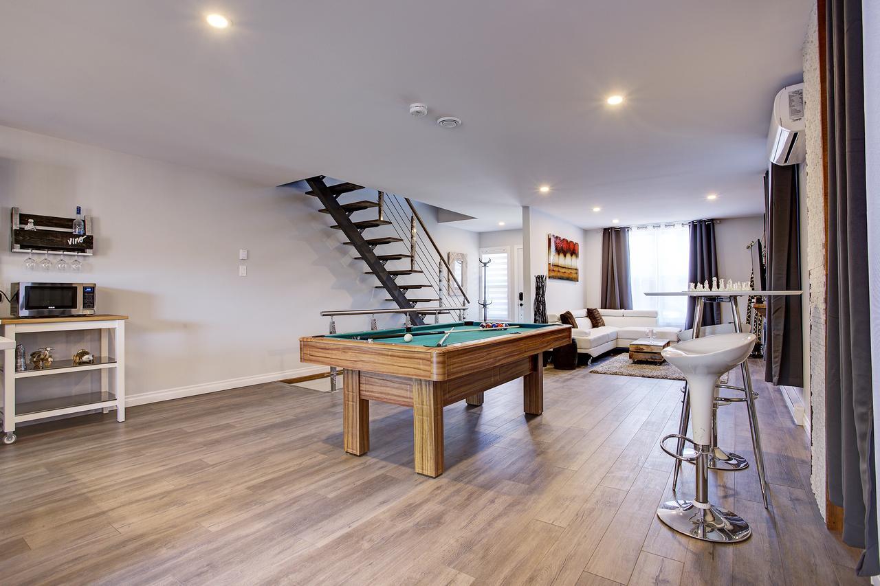 Modern Townhouse With Rooftop Deck Holiday home Montreal