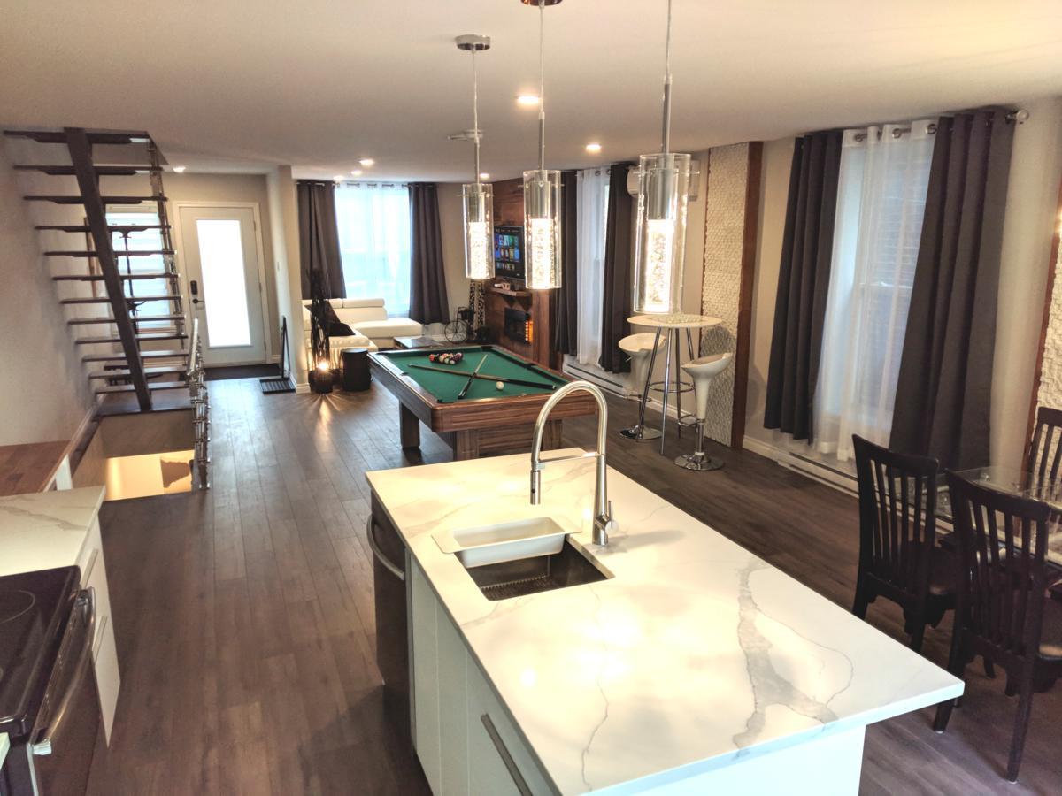 Modern Townhouse With Rooftop Deck Holiday home Montreal